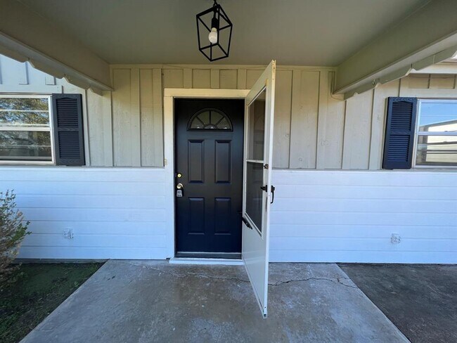 Foto del edificio - 545 Farm Rd