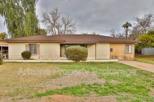 Building Photo - 4640 E Oak St