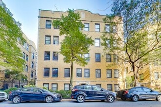 Building Photo - 636 W Waveland Ave