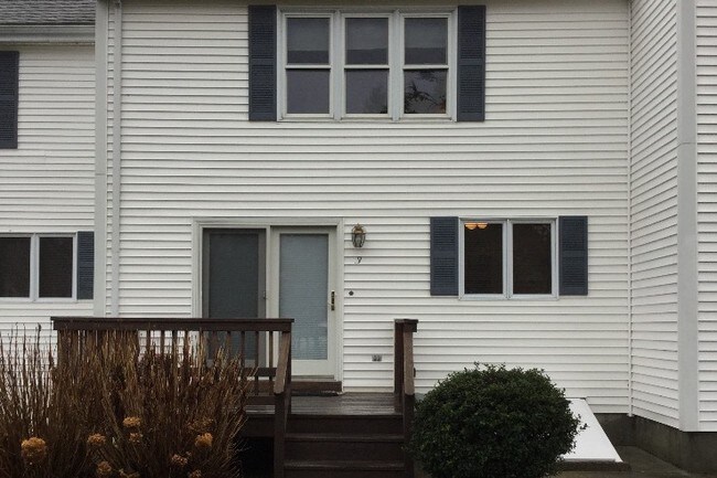 Building Photo - 333 Pond St