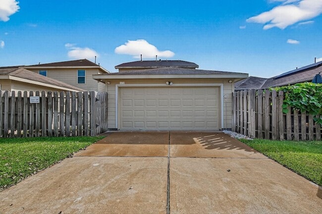 Building Photo - 14574 Empanada Dr