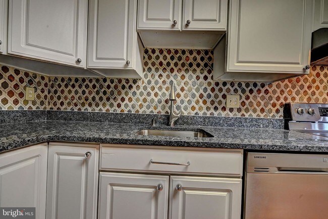 Building Photo - 8380 Greensboro Dr