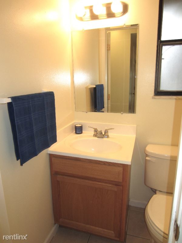 Building Photo - 2 br, 1 bath Townhome - 5596 Ironwood Ct.