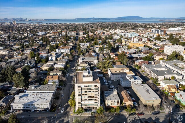 Foto aérea - Berkeley Town House