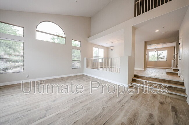 Building Photo - 6033 E Smokehouse Trail