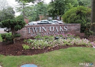 Building Photo - 106 Oakwood Ave
