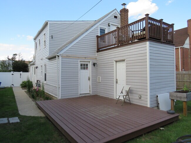 Building Photo - 112 E Fulton St