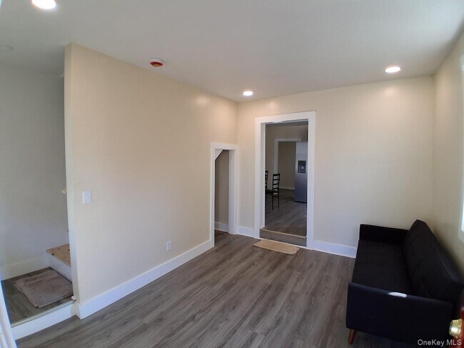 Building Photo - 12 Tobacco Ln