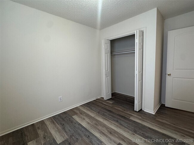 Foto del edificio - 5727 S Vancouver Ave