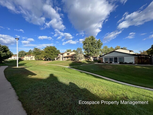 Photo - Beautiful Townhouse in Aurora's Mission Vi...