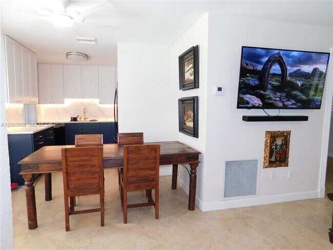 Foto del edificio - 108 NE 30th St