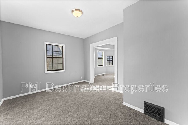 Building Photo - 260 S Ferree St