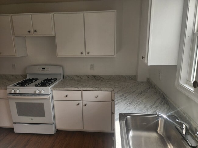 Building Photo - 36 N Rodney Dr