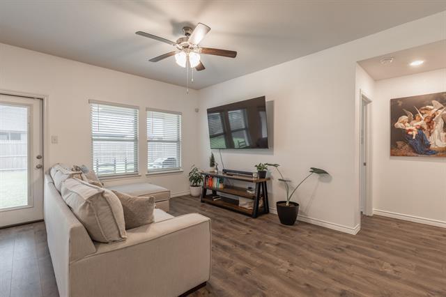 Building Photo - 605 Rawhide Way