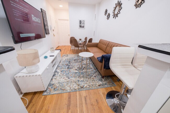 Foto del edificio - 301 E 104th St