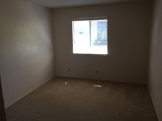 Building Photo - 506 Fein Ave