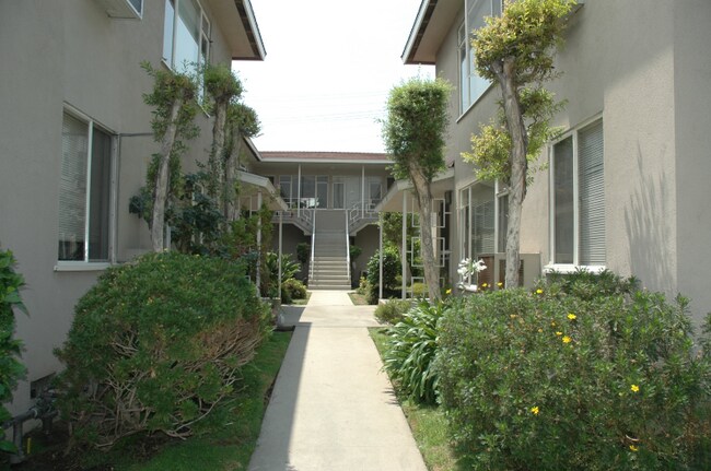 Foto del edificio - 608 W Glenoaks Blvd