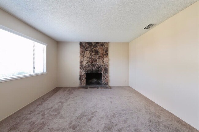 Foto del edificio - 8329 Fieldpoppy Cir