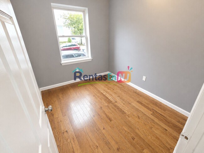 Foto del edificio - 49-51-51 Brookdale Ave