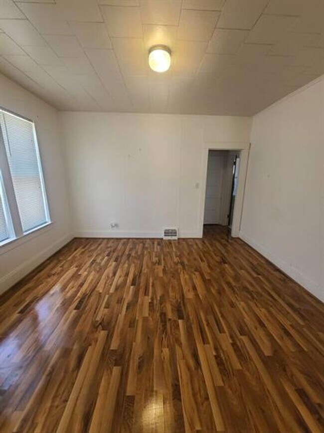 Foto del edificio - 1372 Merryman St