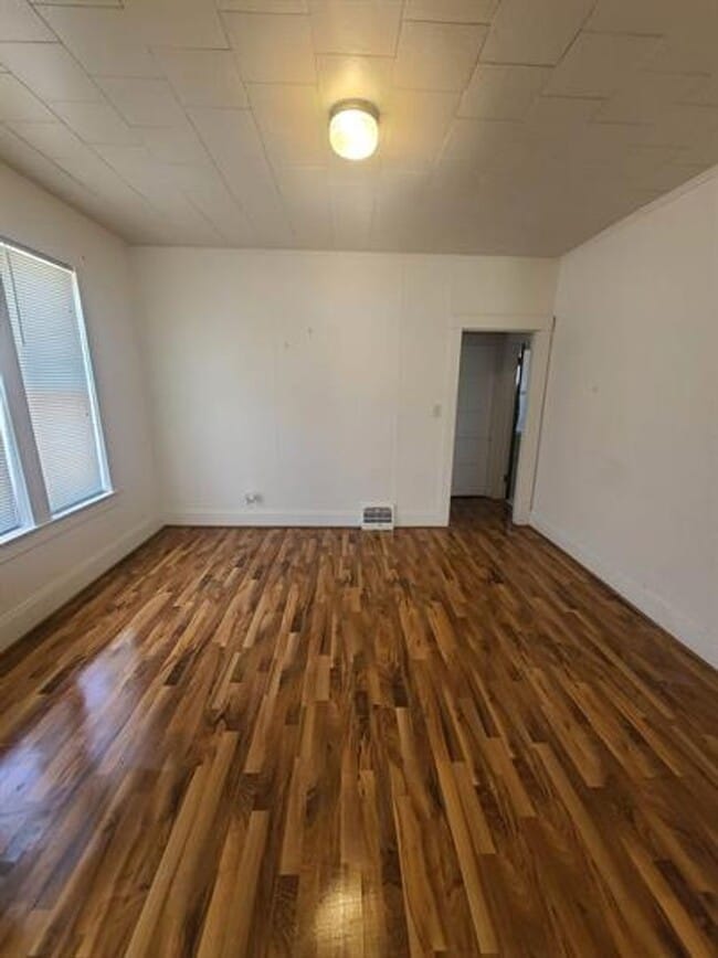Building Photo - 1372 Merryman St