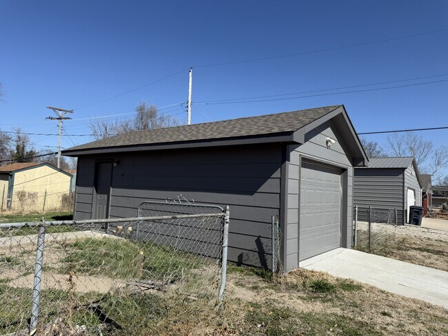 Foto del edificio - 2256 S Bonn St