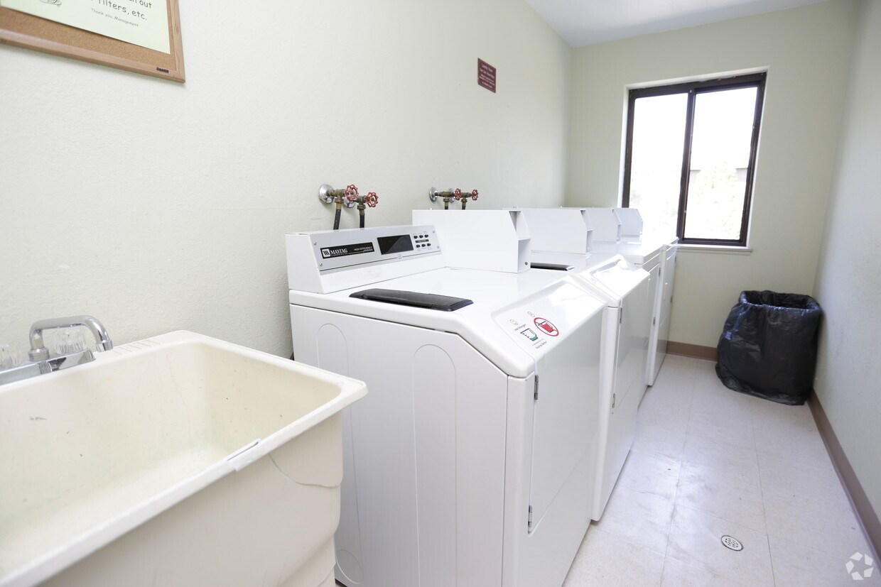 ReNew Prairie Park Apartments in Wyoming, MI