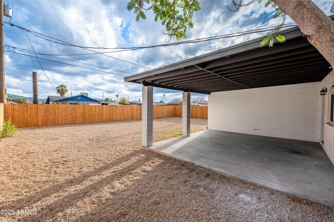 Building Photo - 10947 W Mohave St