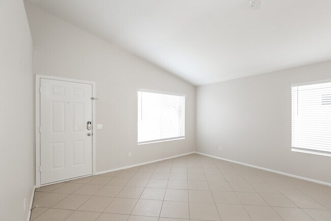 Foto del edificio - 5033 E Covina St