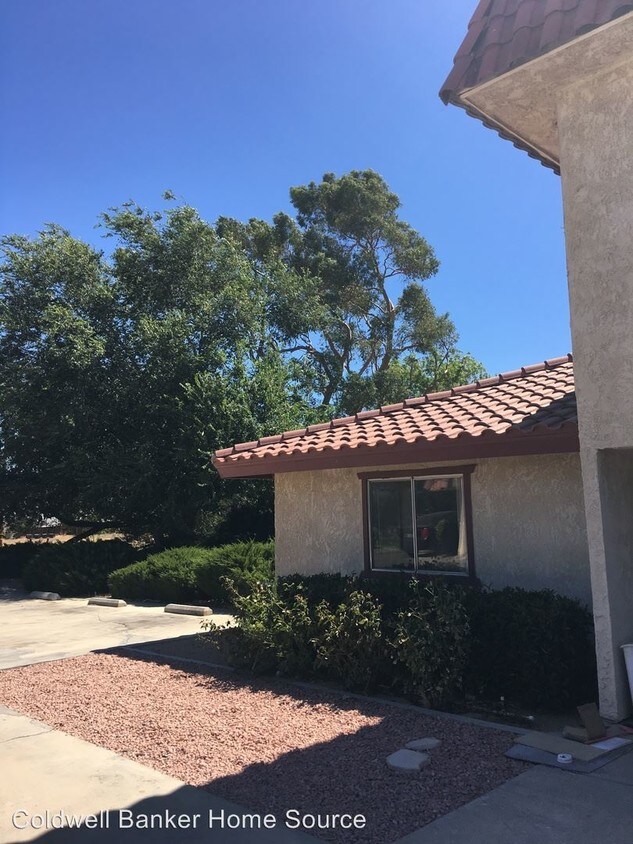 Building Photo - 15459 Tokay St
