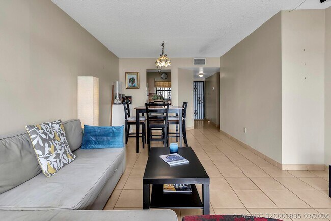 Foto del edificio - 6715 W 26th Dr