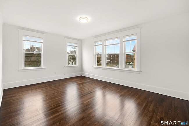 Building Photo - 155 Elm St