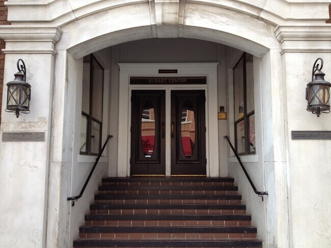 Building Photo - 31 E Center St