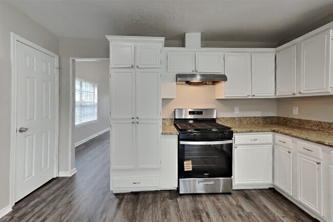 Foto del edificio - 4223 Shady Village Ct