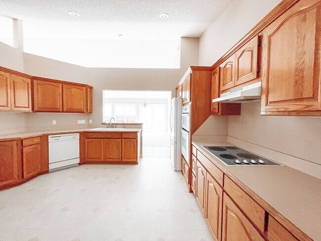 Foto del edificio - Introducing a stunning 3 bedroom, 2 bathroom home nestled in the serene surroundings of the East ...