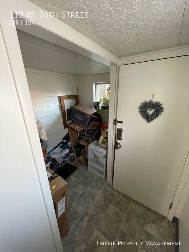 Building Photo - 2 Bedroom / 1 Bathroom in Northampton !