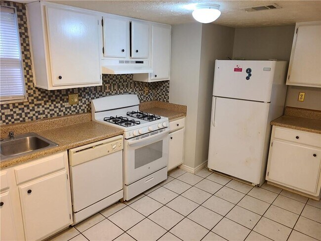 Foto del edificio - 3467 Highland Pine Way