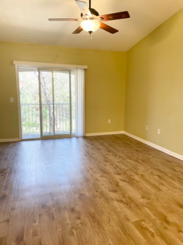 Foto del edificio - 7920 Merrill Rd