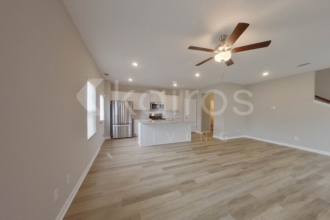 Building Photo - 933 Silent Barge Cv