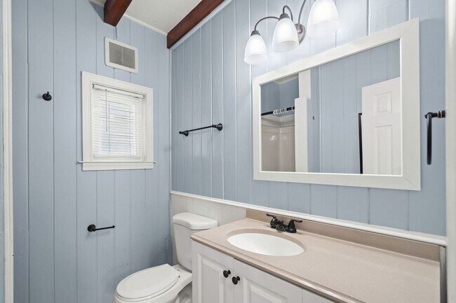 Foto del edificio - Turner Street Tri-Plex