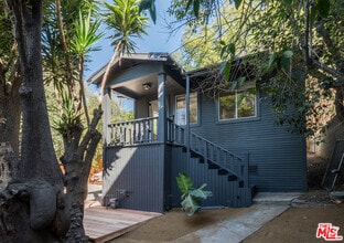 Building Photo - 4013 Sunset Dr