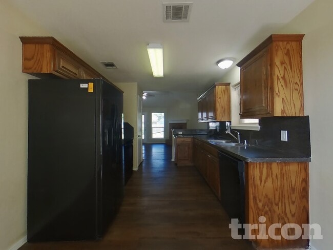 Building Photo - 621 Babbling Brook Dr