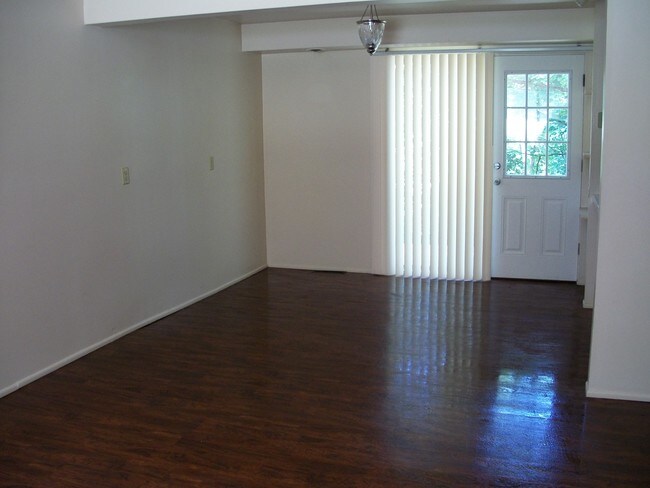 Foto del edificio - 524 Mercer Rd