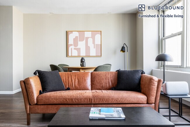 Foto del edificio - 860 N Dewitt Pl