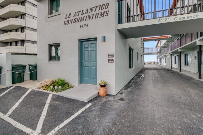 Photo - 1404 N Atlantic Ave (Daytona Beach, FL) Townhome