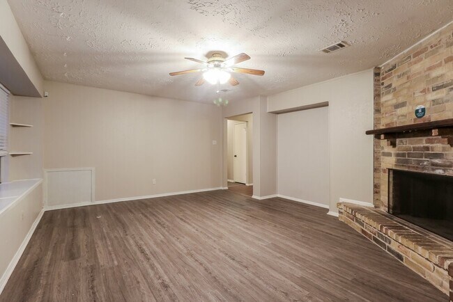 Foto del edificio - 4322 Enchantedgate Dr