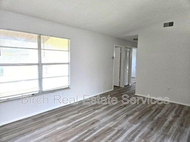 Foto del edificio - 5122 Muriel Ln