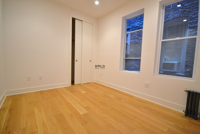 Building Photo - 207 E 33rd St