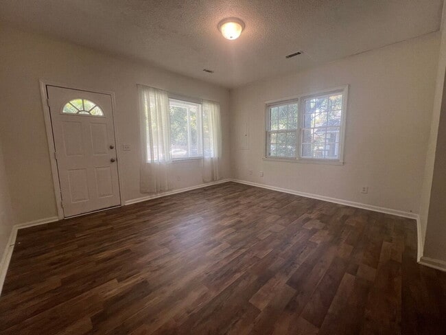 Building Photo - Available in Dec! Not able to show until Dec.