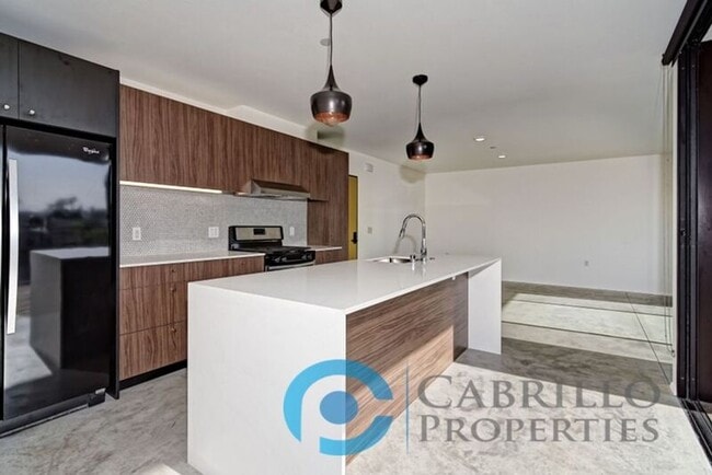 Building Photo - 2870 Fourth Ave